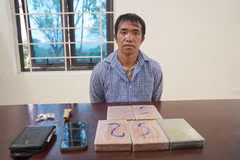 Đối tượng Giàng A Tính và tang vật. (Nguồn: Công An Nhân dân)