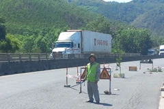 Xuất hiện hố sâu bất thường trên Quốc lộ 1 đoạn qua Phú Yên