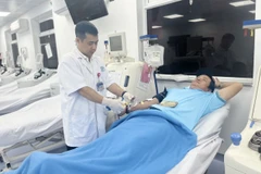 Tình nguyện viên đến Bệnh viện Chợ Rẫy hiến máu cứu sống bệnh nhân nước ngoài. (Ảnh: TTXVN phát)