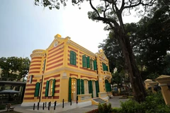Ngôi biệt thự là một kiến trúc Pháp điển hình của Hà Nội được trùng tu giúp người dân và du khách hiểu hơn về những kiến trúc đặc trưng làm nên vẻ đẹp cổ kính của Hà Nội. (Ảnh: Thanh Tùng/TTXVN)