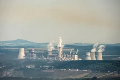 Mỏ than Turow nhìn từ làng Vitkov, CH Séc. (Ảnh: AFP/TTXVN) 