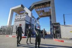 Lực lượng an ninh Palestine gác tại cửa khẩu Rafah ở miền Nam Dải Gaza ngày 1/2/2021. (Ảnh: AFP/TTXVN)