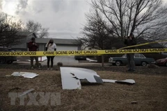 Các mảnh vỡ được cho là bộ phận vỏ ngoài động cơ của chiếc máy bay Boeing 777 thuộc hãng hàng không United Airlines tại thành phố Broomfield, bang Colorado, Mỹ ngày 20/2/2021. (Ảnh: AFP/TTXVN) 