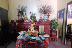 Giới thiệu mâm cỗ Tết truyền thống của người Hà Nội. (Ảnh: Đinh Thuận/TTXVN)