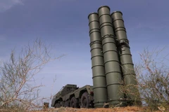 Hệ thống phòng thủ tên lửa S-400 của Nga (Ảnh: EPA-EFE/TTXVN)