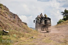 Binh sỹ Armenia tại khu vực gần biên giới Armenia-Azerbaijan. (Ảnh: AFP/TTXVN) 