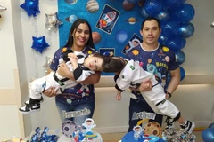 Viện Não bang Paulo Niemeyer (IECPN) ở thành phố Rio de Janeiro của Brazil đã thực hiện thành công ca phẫu thuật tách rời cặp song sinh Arthur (phải) và Bernardo Lima (trái) có hộp sọ và mạch máu não nối liền nhau, dưới sự trợ giúp của công nghệ thực tế ả