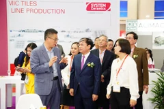 Thứ trưởng Bộ Xây dựng Nguyễn Văn Sinh cho biết, Trung bình hàng năm, công nghiệp sản xuất gốm sứ đã đóng góp hơn 3 tỷ USD/năm cho GDP của Việt Nam. (Ảnh: Thu Hằng/BNEWS/TTXVN)