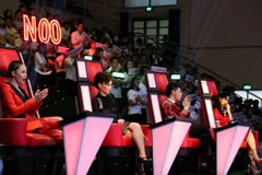 Bốn huấn luyện viên ngày càng lâm vào thế khó khi phải quyết đinh loại thí sinh... (Ảnh: CTS) 