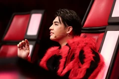 Noo Phước Thịnh đầy quyền lực trên 'ghế nóng.' (Ảnh: CTS) 