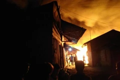 Cháy chợ trong đêm, gần 40 kiốt bị thiêu rụi hoàn toàn