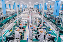 Hơn 1 năm kể từ khi VinSmart khánh thành Tổ hợp Nhà máy sản xuất thiết bị điện tử tại Khu công nghệ cao Hòa Lạc (Thạch Thất, Hà Nội), cho đến nay đây là một trong những nơi sản xuất và thử nghiệm smartphone lớn nhất Việt Nam. (Ảnh: PV/Vietnam+)