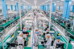 Hơn 1 năm kể từ khi VinSmart khánh thành Tổ hợp Nhà máy sản xuất thiết bị điện tử tại Khu công nghệ cao Hòa Lạc (Thạch Thất, Hà Nội), cho đến nay đây là một trong những nơi sản xuất và thử nghiệm smartphone lớn nhất Việt Nam. (Ảnh: PV/Vietnam+)