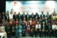 Các cựu cán bộ, giảng viên Khoa Lưu học sinh tiếng Nga. (Ảnh: Quang Vinh/TTXVN)