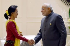 Thủ tướng Ấn Độ Narendra Modi gặp Cố vấn nhà nước Myanmar Aung San Suu Kyi. (Nguồn: indiatoday.in)