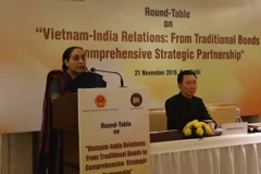 Bà Vijay Thakur, Bí thư Phương Đông (Thứ trưởng phụ trách Phương Đông) Bộ Ngoại giao Ấn Độ phát biểu tại Hội thảo. (Ảnh: Huy Lê/Vietnam+)