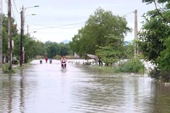 Nước ngập nhiều tuyến đường tại thị trấn Kiến Giang, huyện Lệ Thủy, tỉnh Quảng Bình. (Ảnh: Võ Dung-TTXVN)