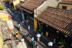 Du khách quốc tế tham quan Phố cổ Hội An. (Ảnh minh họa: Thanh Tùng/TTXVN)