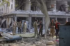 Hiện trường đổ nát sau vụ đánh bom xe ở Tal Abyad, thị trấn miền Đông Bắc Syria, giáp Thổ Nhĩ Kỳ ngày 2/11/2019. (Ảnh: AFP/TTXVN)