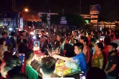 Vụ 2 cô gái tử vong trên cầu vượt: Gia đình đã mai táng các nạn nhân