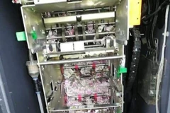 Cây ATM bị chuột hỏi thăm. (Nguồn: indiatvnews.com)