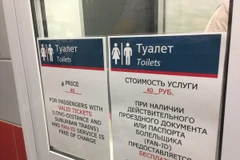 Bảng giá vệ sinh công cộng ở Nga. (Ảnh: Trần Giáp-Dương Trí/Vietnam+)