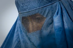 Phụ nữ mặc trang phục burqa tại Kabul, Afghanistan. (Nguồn: AFP/TTXVN)