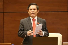 Bộ trưởng Bộ Giao thông Vận tải Nguyễn Văn Thể trả lời chất vấn. (Ảnh: Doãn Tấn/TTXVN)