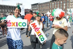 [Photo] Cổ động viên Mexico vỡ òa trong niềm vui chiến thắng