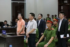 Các bị cáo nghe Hội đồng xét xử tuyên án. (Ảnh: Dương Giang/TTXVN)