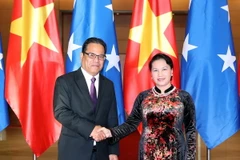 Chủ tịch Quốc hội Nguyễn Thị Kim Ngân và Chủ tịch Quốc hội Liên bang Micronesia Wesley W. Simina. (Ảnh: Trọng Đức/TTXVN)