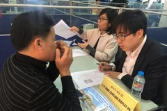 Doanh nghiệp Hàn Quốc phỏng vấn tuyển dụng lao động. (Ảnh: PV/Vietnam+)