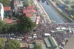 Không xe nào nhúc nhích di chuyển được suốt hơn 2 tiếng đồng hồ.