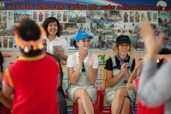 Đại sứ Thiện chí UNICEF Katy Perry thăm Trường chuyên biệt cho trẻ khuyết tật Quảng Sơn, tỉnh Ninh Thuận. (Ảnh: UNICEF)