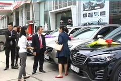 Doanh nghiệp thưởng Tết bằng ôtô tiền tỷ cho nhân viên. (Ảnh: PV/Vietnam+)