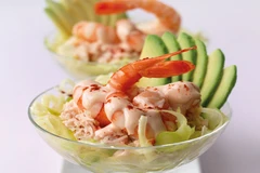 Món cocktail tôm ăn kèm quả bơ. (Nguồn: Harrison Catering)