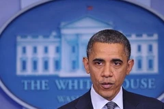 Ông Obama mắt đỏ hoe phát biểu trên truyền hình bày tỏ sự tiếc thương vô hạn. (Nguồn: AFP) 