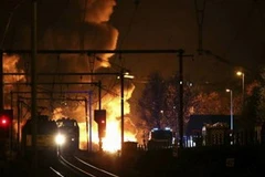 Hiện trường vụ cháy tàu chở hóa chất. (Nguồn: AFP)