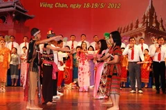 Múa hát tình hữu nghị Lào-Việt (Ảnh: Hoàng Chương/(Vietnam+) 