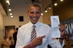 Tổng thống Mỹ Barack Obama khi đến bỏ phiếu sớm tại điểm bầu cử ở Chicago ngày 25/10. (Nguồn: THX/ TTXVN).