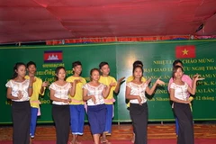 Giao lưu văn nghệ tại hội trại thanh niên hữu nghị Việt Nam - Campuchia (Ảnh: Trần Chí Hùng/Vietnam +) 