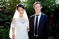 Hình ảnh hạnh phúc mà ông chủ Facebook Zuckerberg chia sẻ trên trang cá nhân của mình.