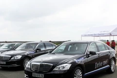 Những mẫu xe đời mới nhất của Mercedes-Benz dành cho khách hàng trải nghiệm (Ảnh: Văn Xuyên/Vietnam+)