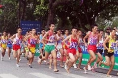 Các vận động viên tranh tài tại giải chạy báo Hà Nội Mới lần thứ 39. (Ảnh: Quốc Khánh/TTXVN)