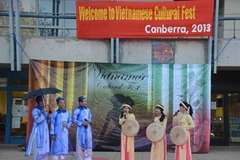 Tiết mục quan họ do các bạn sinh viên Việt Nam tại Australia biểu diễn. (Ảnh: Võ Giang/Vietnam+)