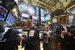 Nhà đầu tư tại Sàn giao dịch chứng khoán New York. (Nguồn: Reuters)