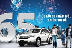 Khách hàng mua CR-V sẽ được tặng sổ tiết kiệm trị giá 65 triệu đồng. (Ảnh: Văn Xuyên/Vietnam+)