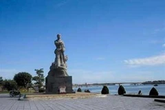 Tượng đài mẹ Suốt. (Nguồn: quangbinh.gov.vn)