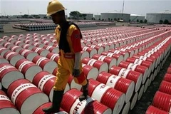 Công nhân Indonesia tại một công ty dầu mỏ. (Nguồn: Reuters)