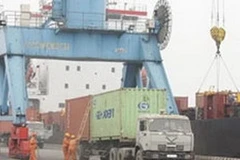 Phát hiện vụ xuất lậu 9 container chứa phế liệu thép 